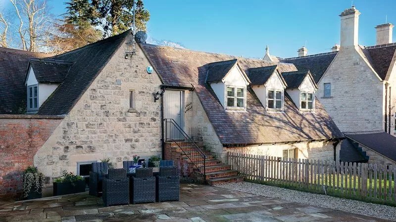 The Hayloft - sleeps 6 guests  in 3 bedrooms