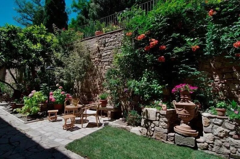 Right in central Montepulciano. Apartment with view and garden