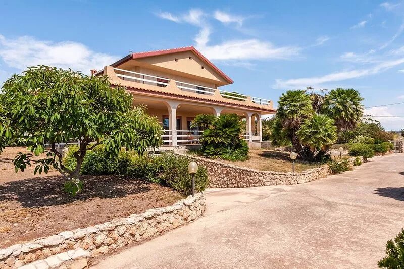 Villa with 18-meter Pool, Childrens' Pool, Sea View, Large Garden, Free WiFi