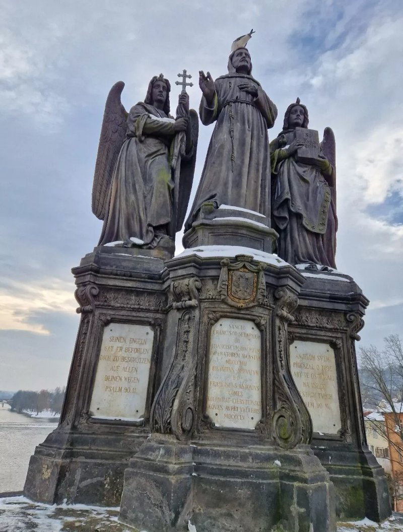 Statue St. Franz Serafinsky (Sousosi sv. Frantisek Serafinsky)
