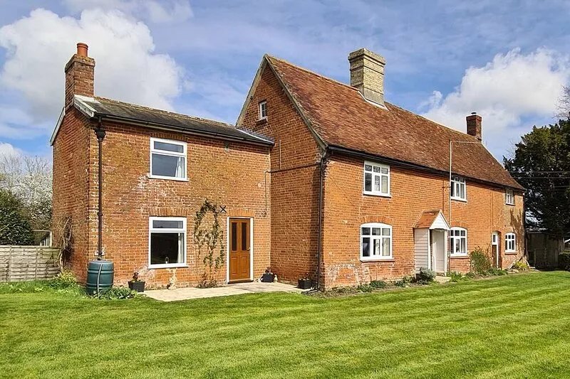 Tranquil Cottage adjoining rural farmhouse 5 miles from Suffolk Coast