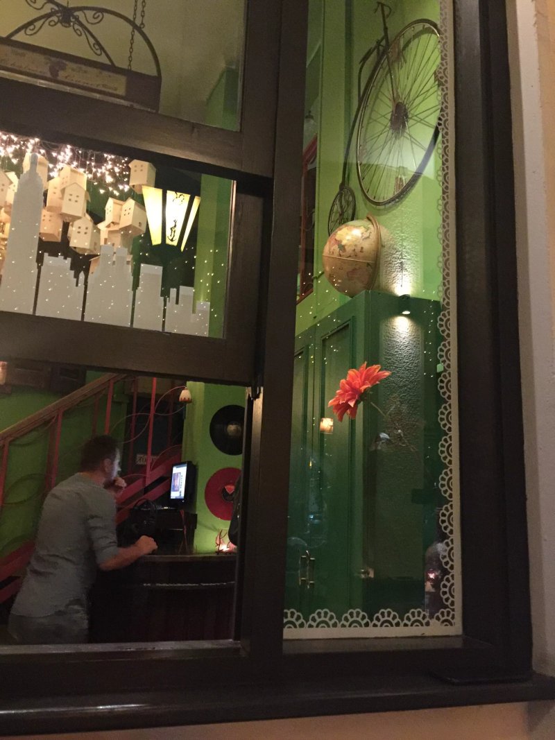 Medez Cafe & Bar