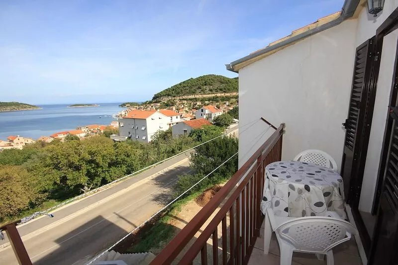 Two bedroom apartment with balcony and sea view Vis (A-8448-a)