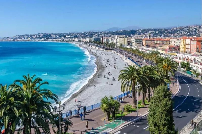 Beautiful 120m2 Flat in bourgeois building with terrace