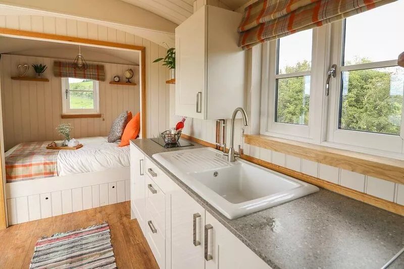 Marches Way - Quaint Shepherds Hut, Dog Friendly, Sleeps 2