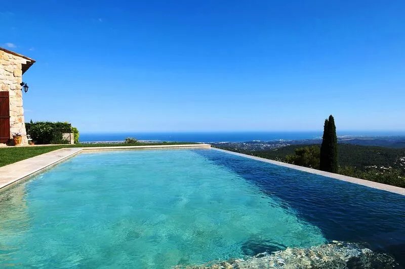 Les Citronniers apartment with charm, infinity pool and panoramic sea view