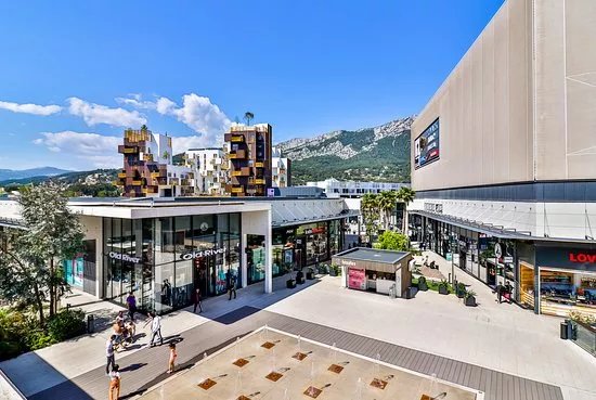 L'Avenue 83