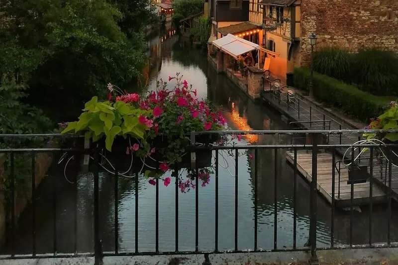 Le figuier-House-City-Ensuite with Bath-Canal view