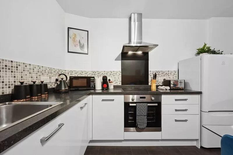 Corinium Lodge - town centre apartment