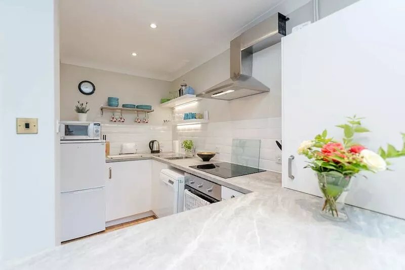Contemporary apartment in central Winchester