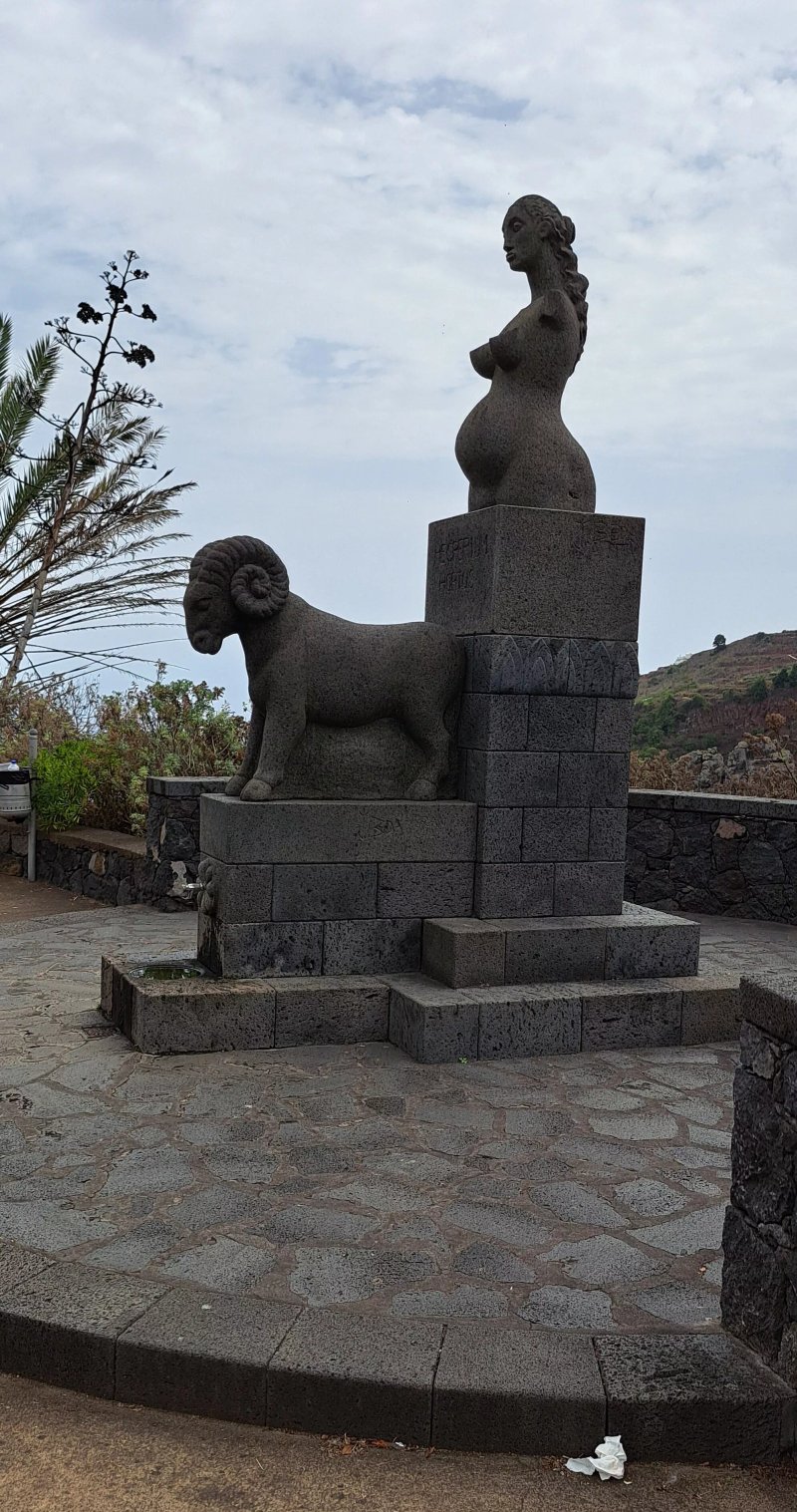 Estatua Las Heperides