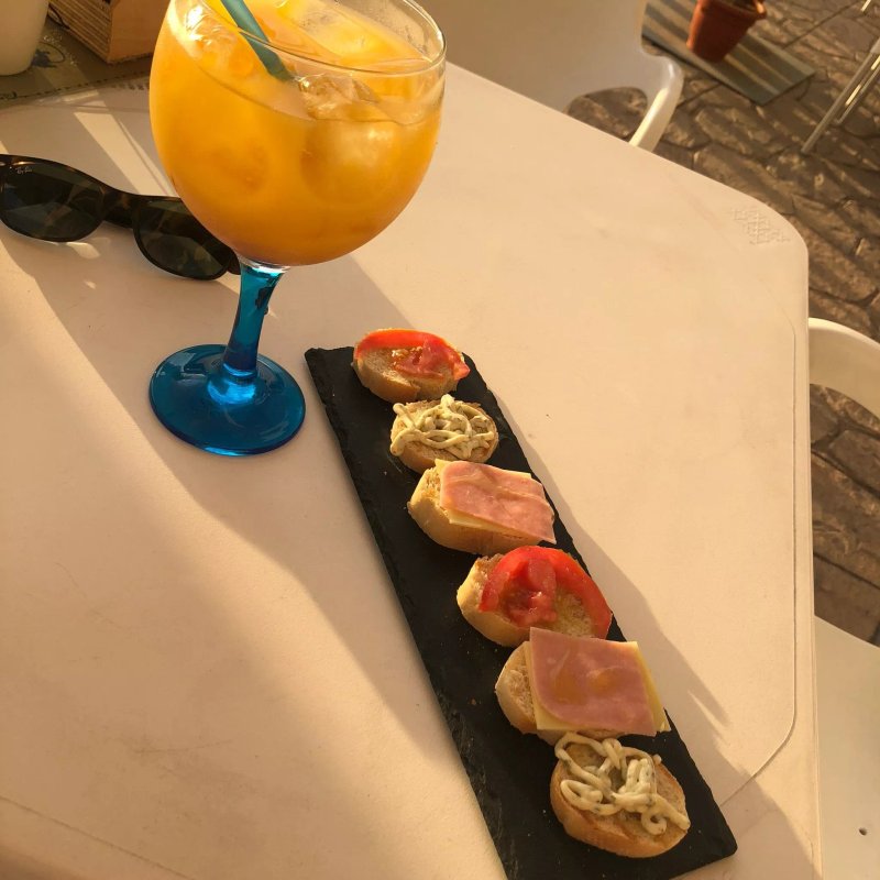 Waikiki Pool Food Bar