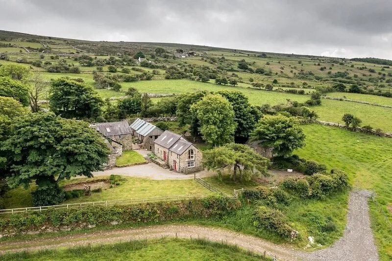 Beautifully converted barn on Angel Mountain (Carn Ingli). Sea view