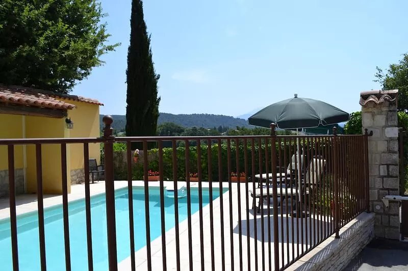 Gîte Detached house with swimming pool near Vaison la romaine
