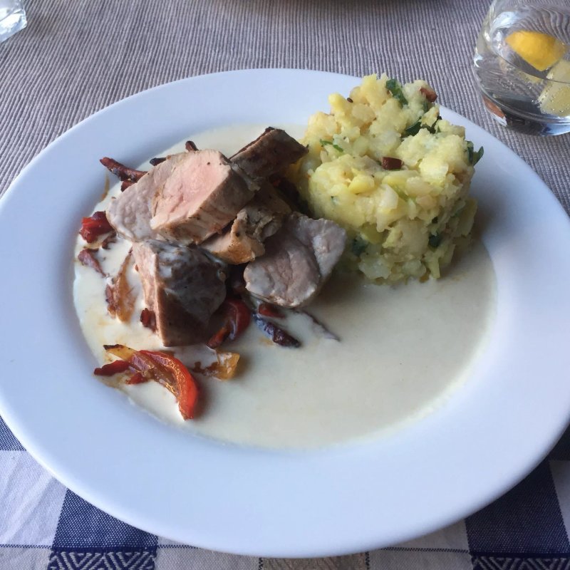 Gourmet Lounge