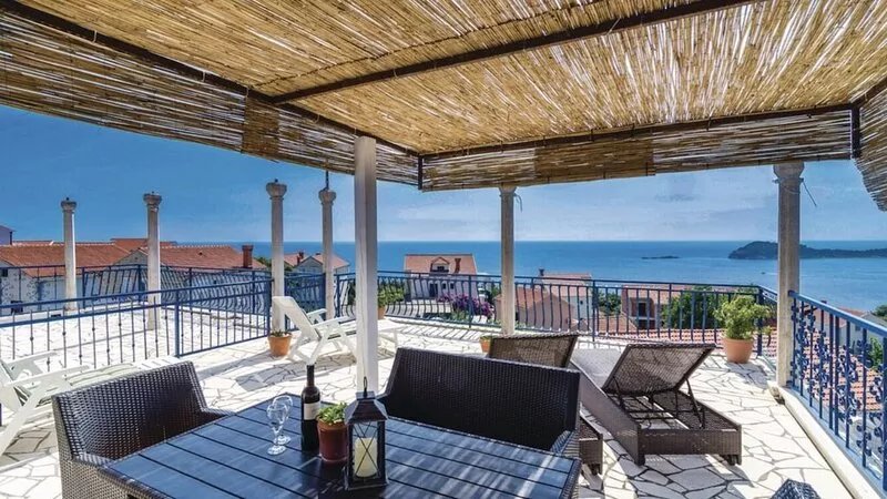 Duplex family apartment with a NEW SWIMMING POOL!