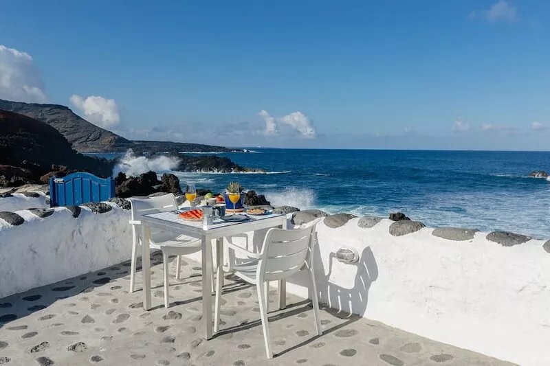 Abuelos, Sea Views with the best sunset on the island (El Golfo)