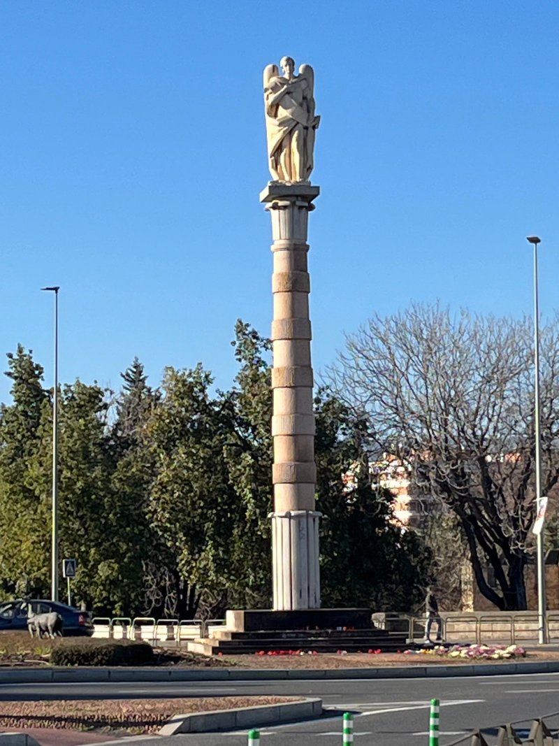 Estatua de San Rafael