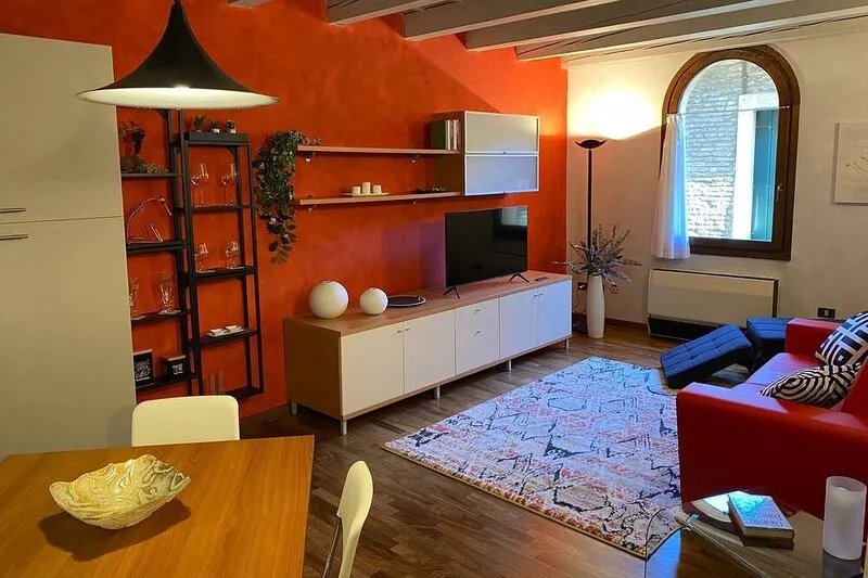 Residence dei Frutti-The Pomegranate-bright apartment a stone's throw from the