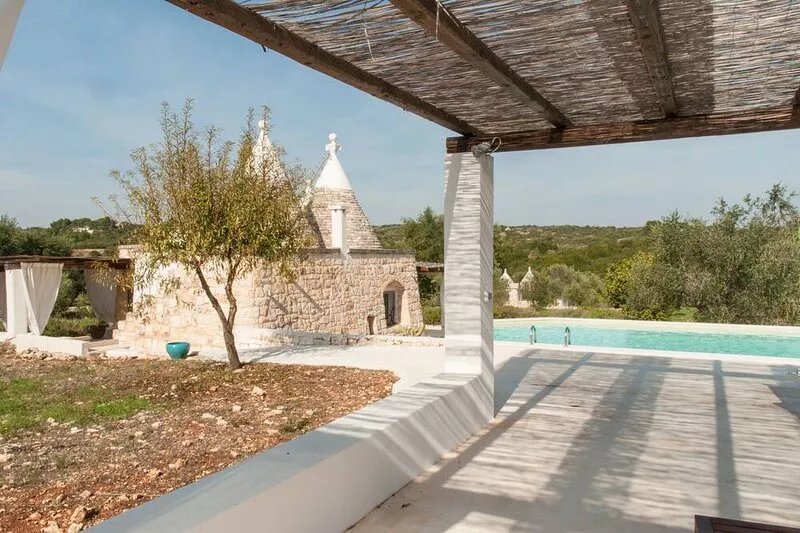 Secluded and spacious trullo, tastefully decorated, with private pool