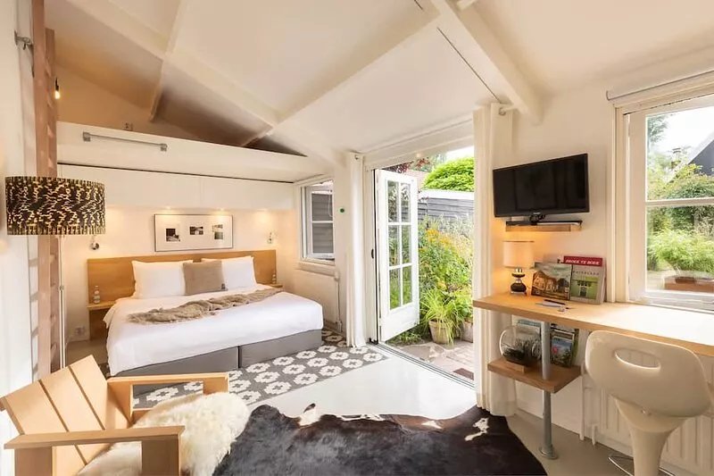 Luxury B & B in historic village 10 km from Amsterdam Center