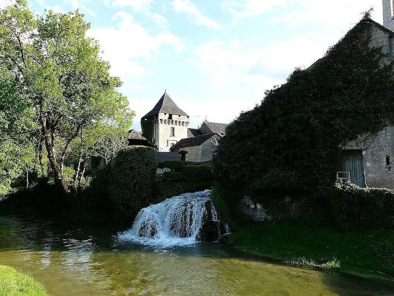 Holiday Home with Large Private Pool And Hill Views In The Heart Of The Dordogne