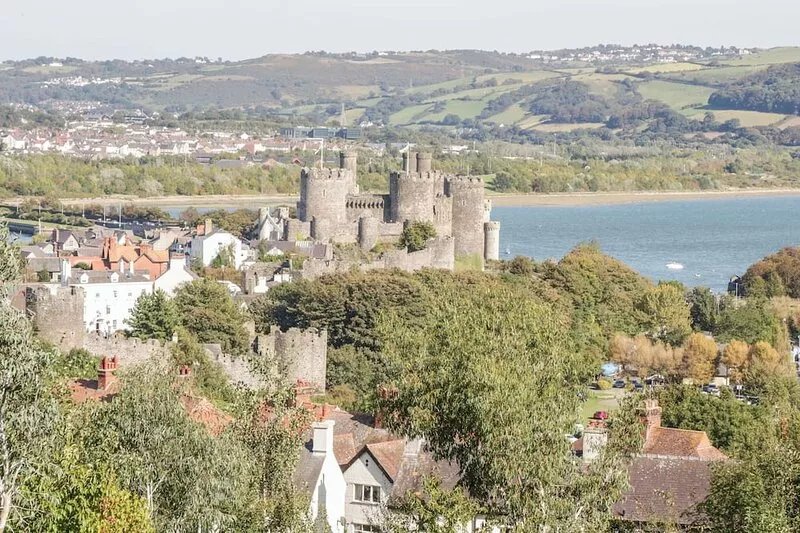 ELSINORE, pet friendly, with a garden in Conwy