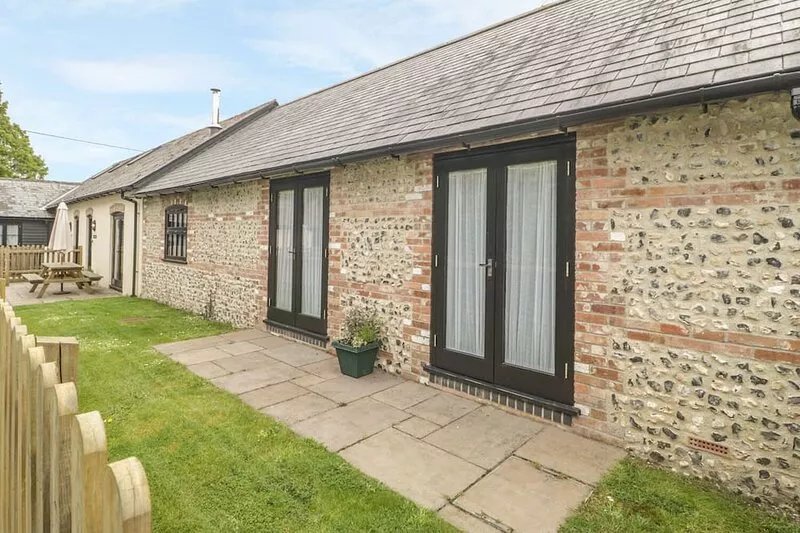 THE OLD CART SHED, pet friendly in Winterborne Stickland