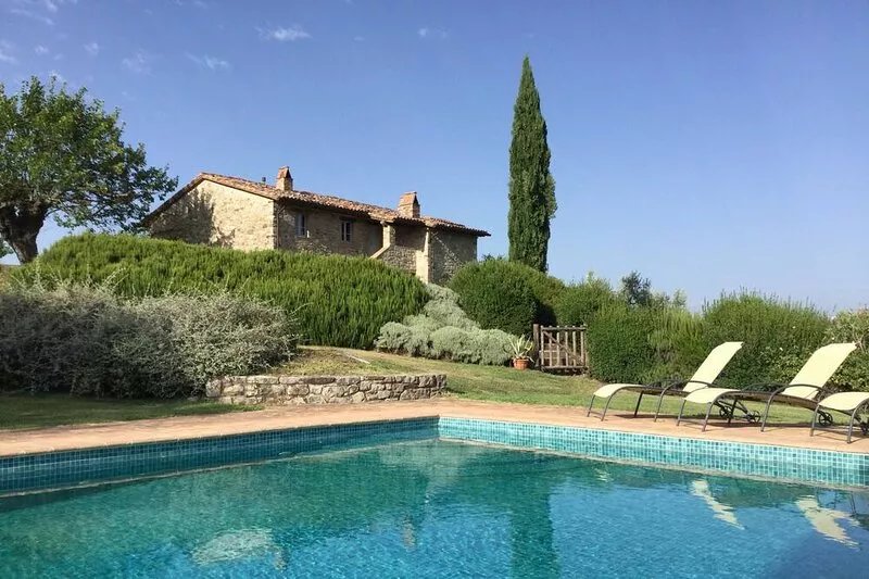 Charming house with piano and swimming pool 20 minutes from Todi