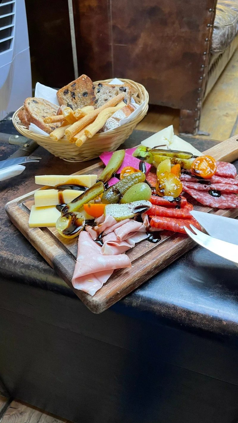 Amelie's Wine House