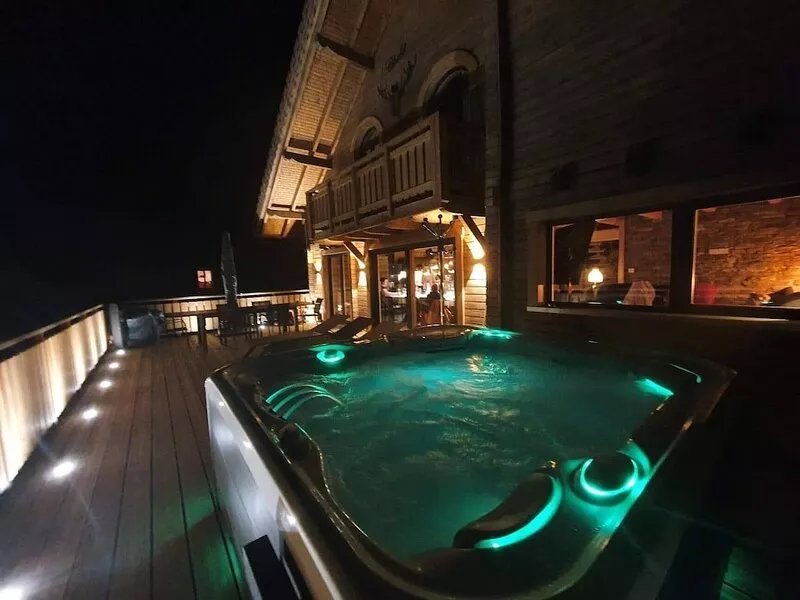 CHALET MMETA 12 PERS.,OPEN VIEW, JACUZZI,SAUNA,BILLIARDS,BOWLING ALLEY,PLAYGROUN
