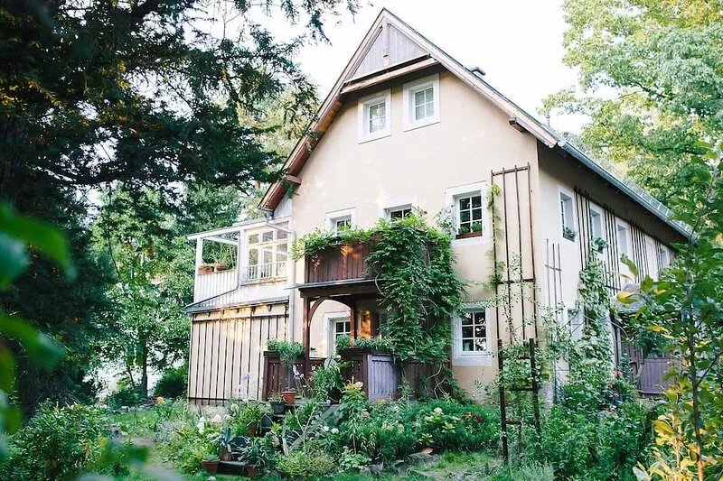 Rural idyll on the city, yet right in the middle: Relax + Experience