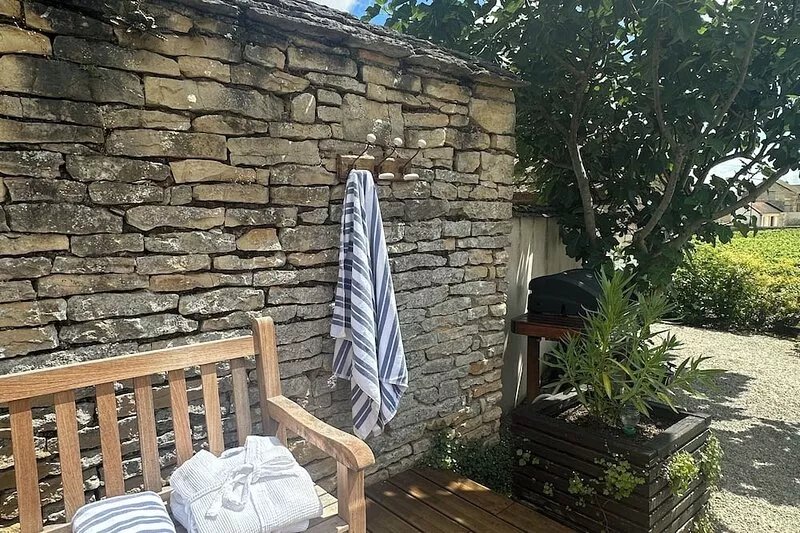 Meursault, Burgundy - luxury renovated barn overlooking vines - ‘Les Vignes’