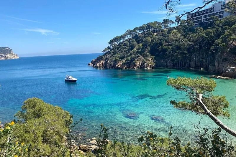 House with superb views, swimming pool and pétanque court