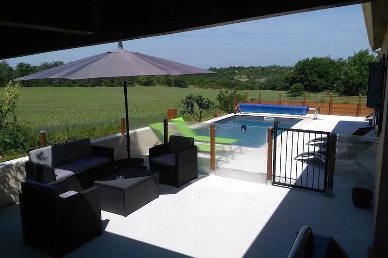 115 m2 private villa with view and private heated pool