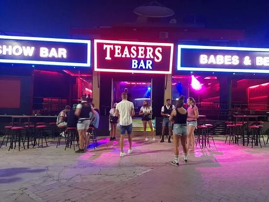 Teasers Show Bar