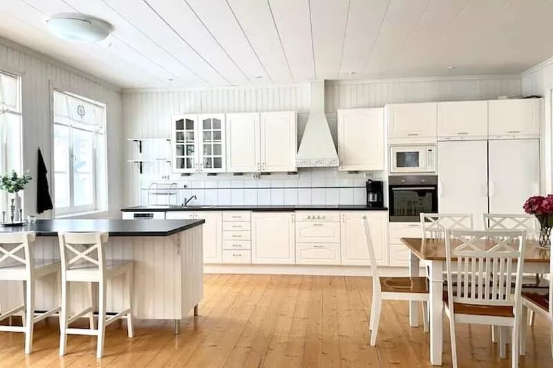Timrå Farmhouse, large villa 222sqm in central Timrå yet on a private location.