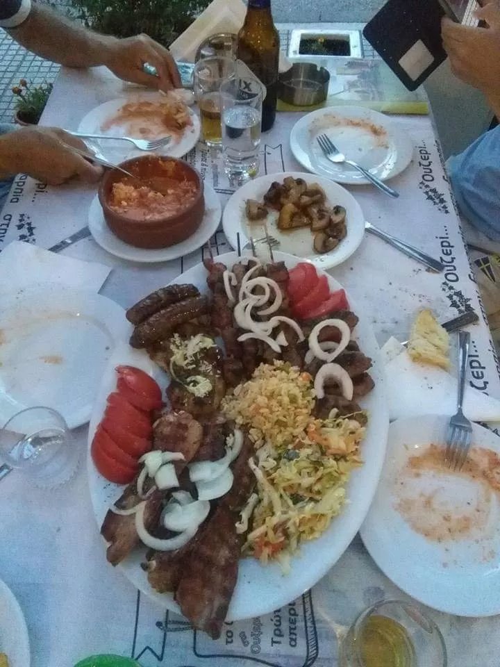 Ouzeri... Stin Efkarpia