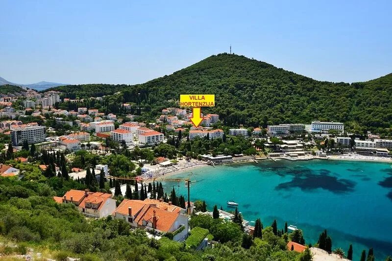 Villa Hortenzia - Three-Bedroom Apartment with Terrace and Sea View