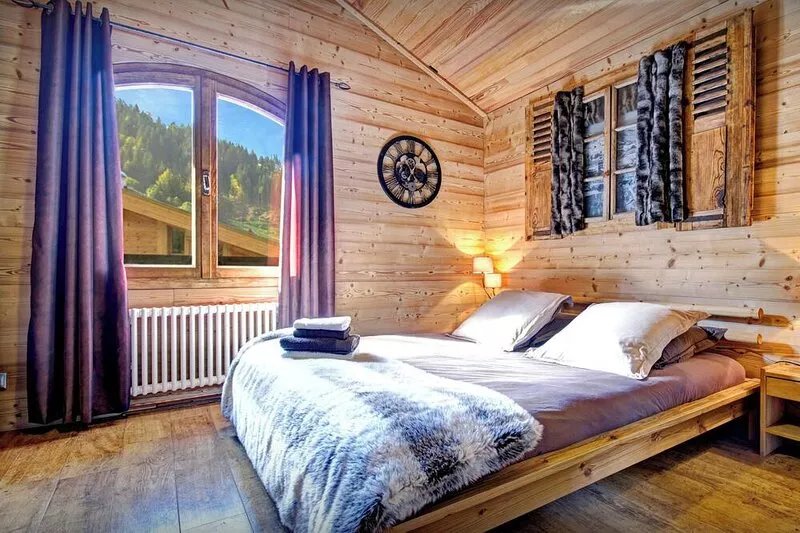 Chalet Le Petit Mazot - romantic break for 4 close to slopes - OVO Network