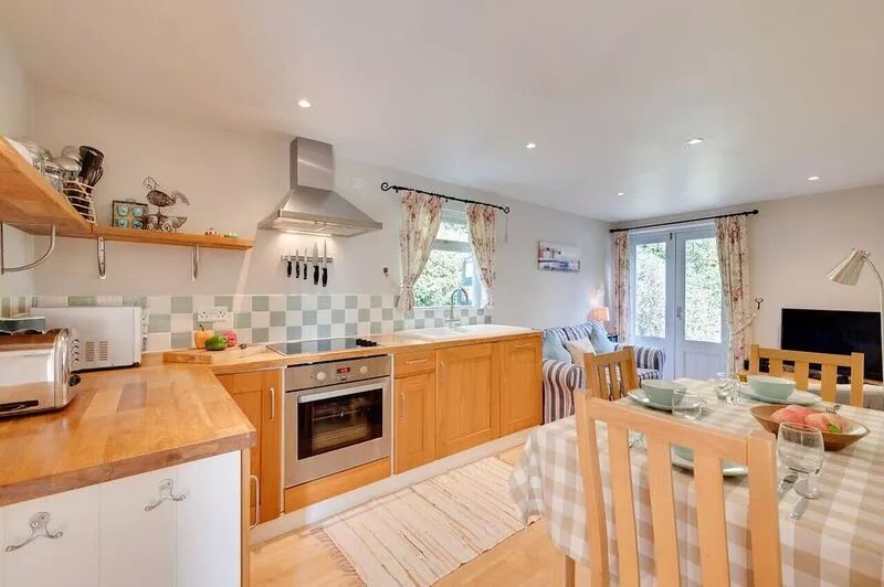 Little Glebe - Two Bedroom House, Sleeps 3