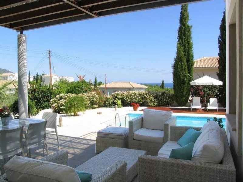 Carob Tree villa near The Centre