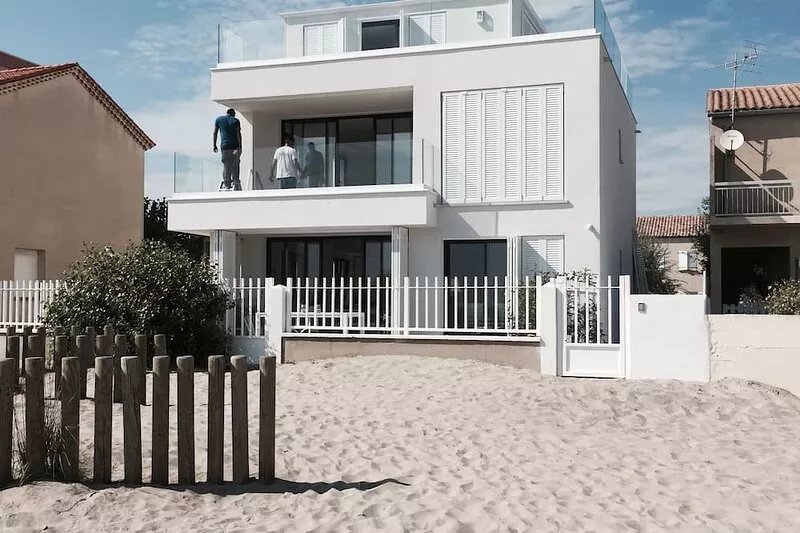 Superb new apartment "feet in the water" exceptional view on the beach