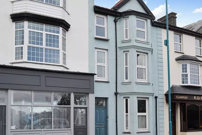 4 bedroom accommodation in Criccieth, near Porthmadog