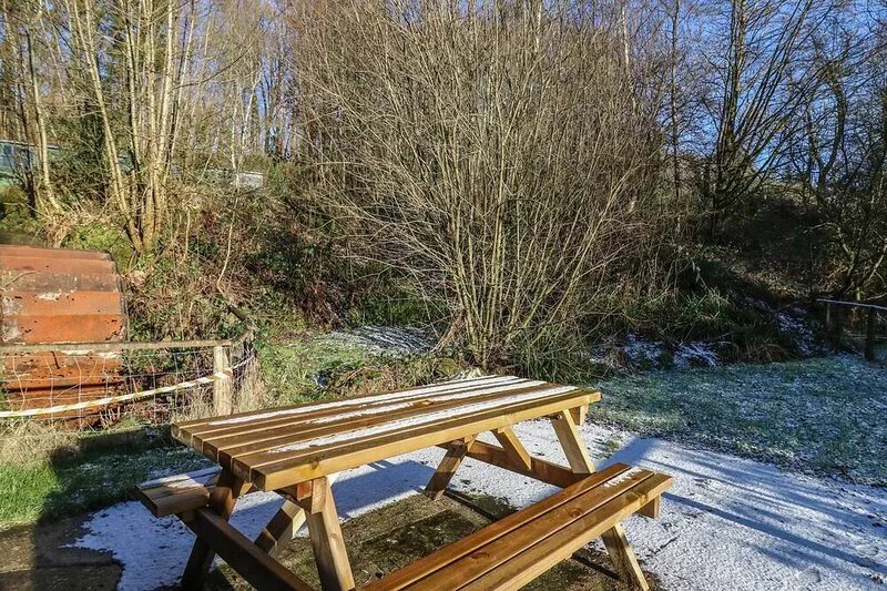 MACHLUD HAUL, pet friendly, with a garden in Llanybydder