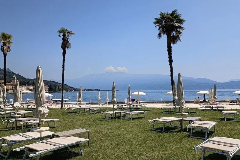 Prince Garda villa with pool near lake and center of Gardone Riviera