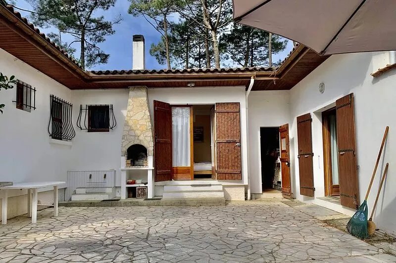 Holiday home in Petit Piquey, 4 bedrooms with terrace and a large garden