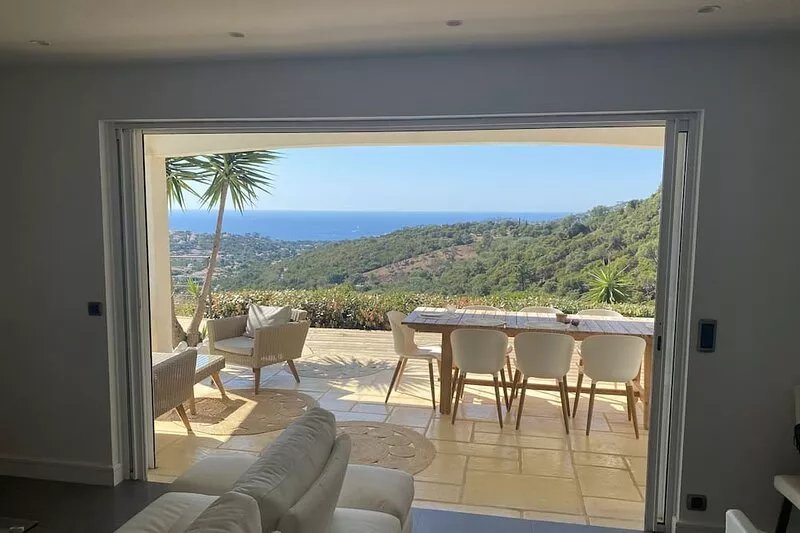Magnificent 180° sea view villa in absolute calm, fully renovated