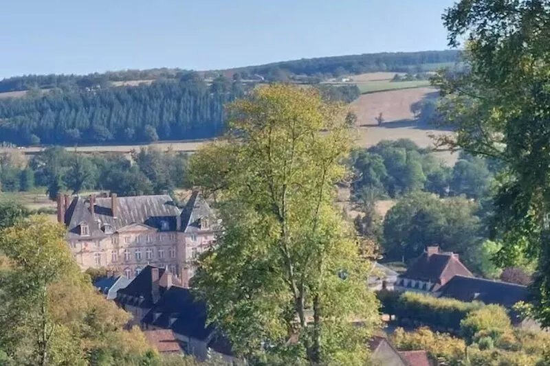 Renovated and luxurious Steward's House of stunning castle. Ideal for families.