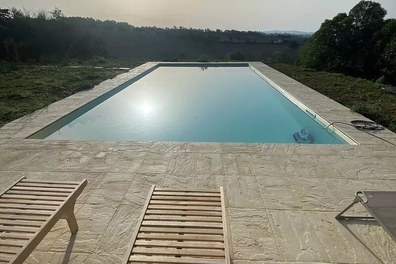 Spacious country house with pool near the sea!